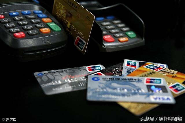 現(xiàn)在個人POS機辦理很簡單，只要提供身份證，信用卡就能馬上辦理，然后自行下載APP軟件，注冊實名認證后就能刷卡收款，非常方便。